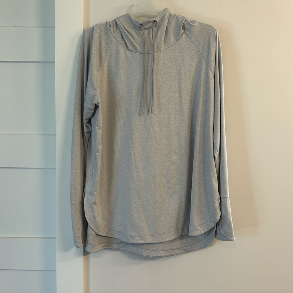 Athleta gray shirt